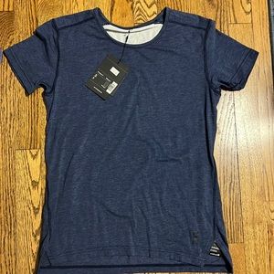 On Running comfort tee with side pocket